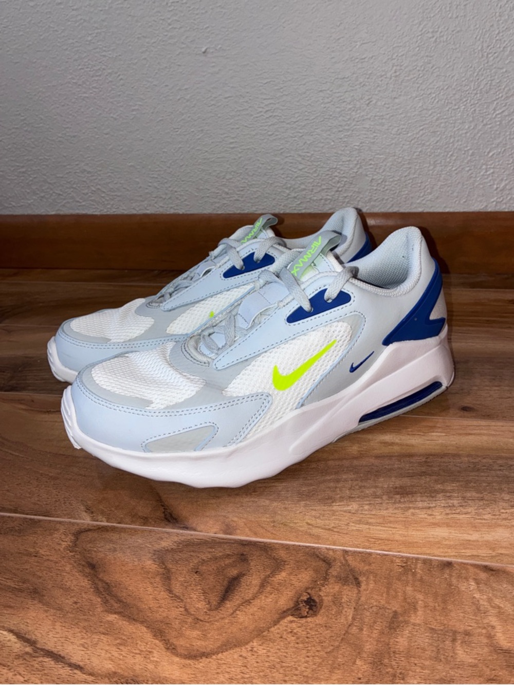 Nike Kids Air Max Bolt Shoes - size kids 7 (fit women 8.5/men 7)
